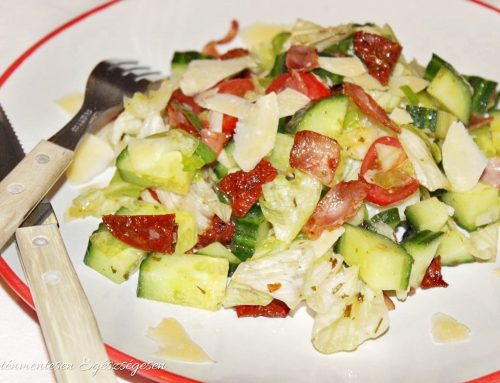 Parmezános-sonkás saláta